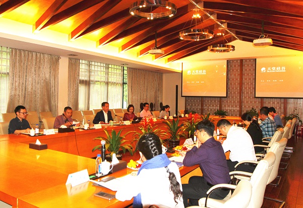 四川省經(jīng)信委鄧群偉副主任一行到訪我司考察交流 四川省經(jīng)信委鄧群偉副主任一行到訪我司考察交流