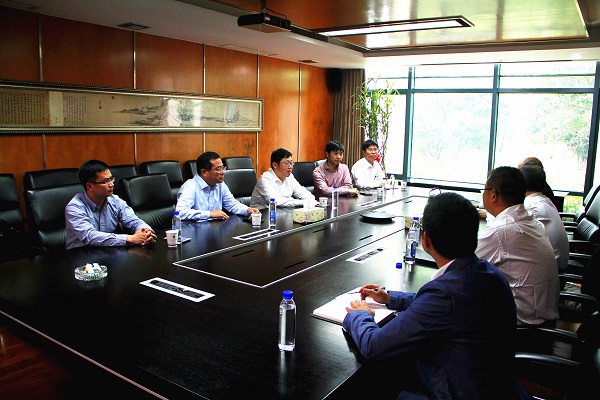 巨化集團董事長、黨委書記胡仲明一行到訪我司考察交流