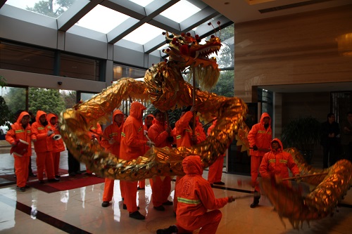 龍騰馬躍開門紅